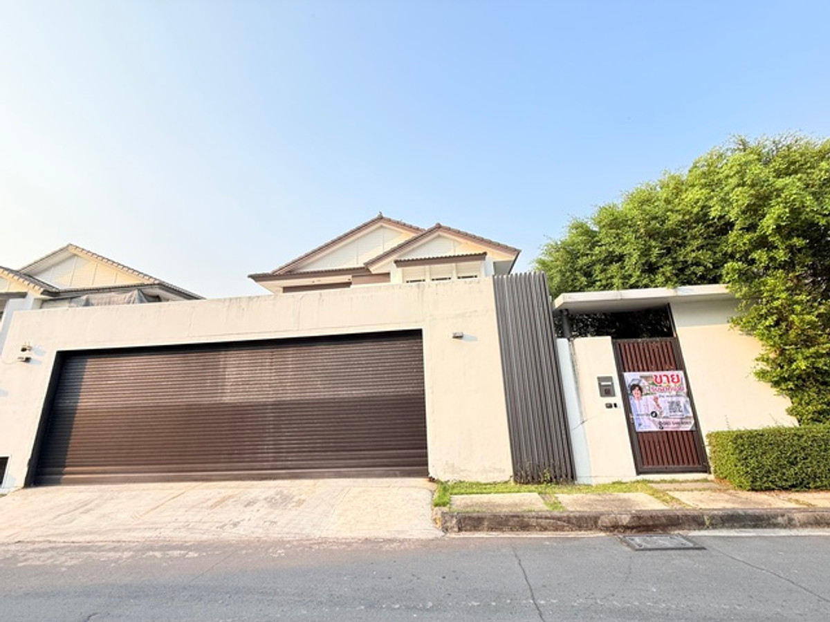 House for sale in Nantawan Utthayan Aksa, corner house 80 sq m. on Utthayan Aksa Road.