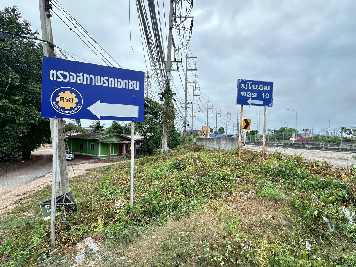 Land for sale, EEC area, Sri Racha, at the entrance of Soi Manorom Soi 10. Land for sale, EEC area, Sri Racha, at the entrance of Soi Manorom Soi 10.