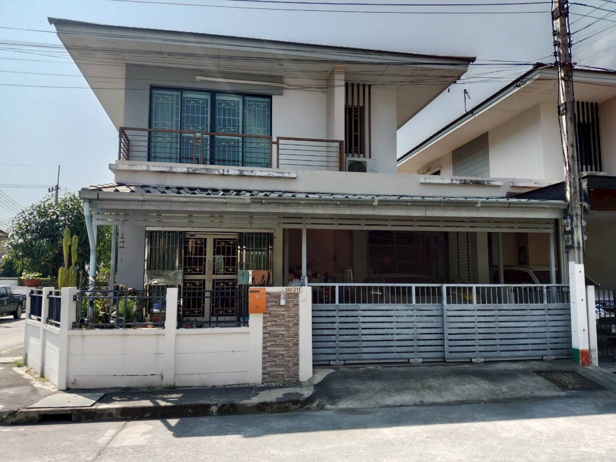 PZ1305-Semi-detached house for sale, corner house, Sathaporn Village, Rangsit, Khlong Sam, area 37.6 sq m., next to Lotus Department Store on Rangsit-Nakhon Nayok Road, Bueng Yitho Subdistrict, Thanyaburi District, Pathum Thani Province. PZ1305-Semi-detached house for sale, corner house, Sathaporn Village, Rangsit, Khlong Sam, area 37.6 sq m., next to Lotus Department Store on Rangsit-Nakhon Nayok Road, Bueng Yitho Subdistrict, Thanyaburi District, Pathum Thani Province.