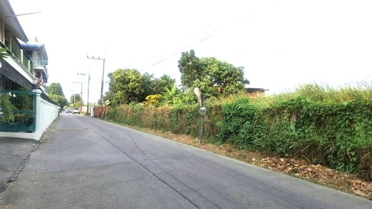 For sale cheap, land filled higher than the road. Surrounded by a thick concrete wall on 4 sides, area 1-1-57 rai, Thanyaburi, Khlong 1. Rangsit-Nakhon Nayok 17, Pathum Thani. – รูปที่ 4