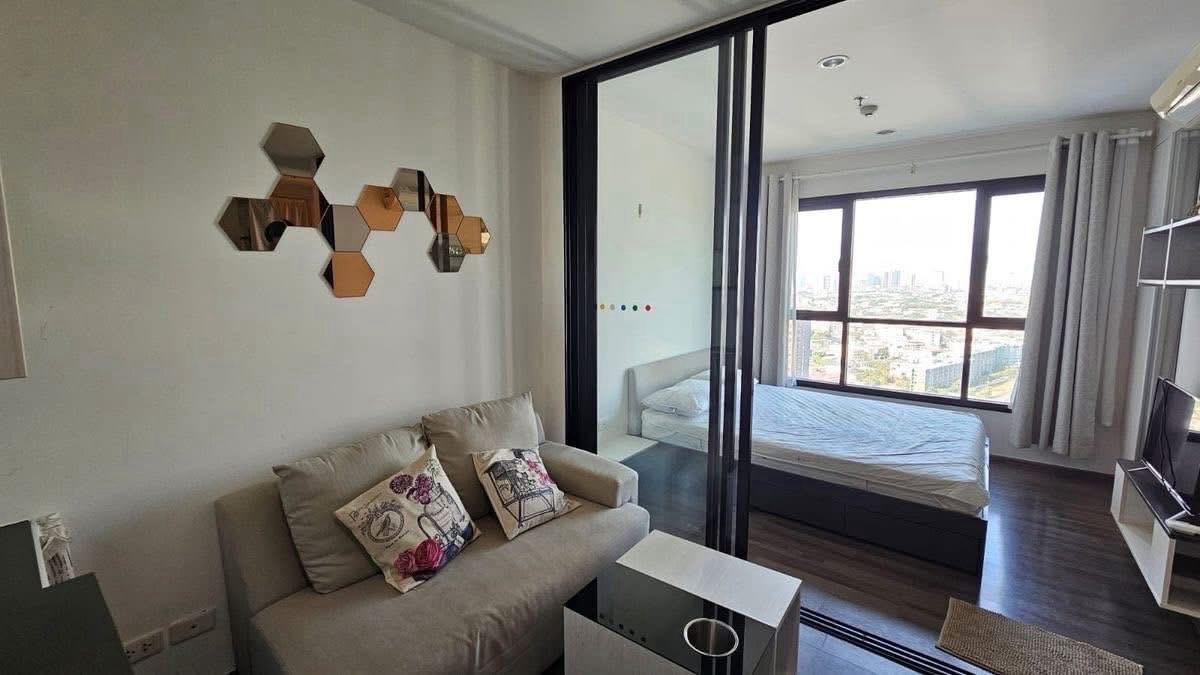 Sold with tenant Sold with tenant