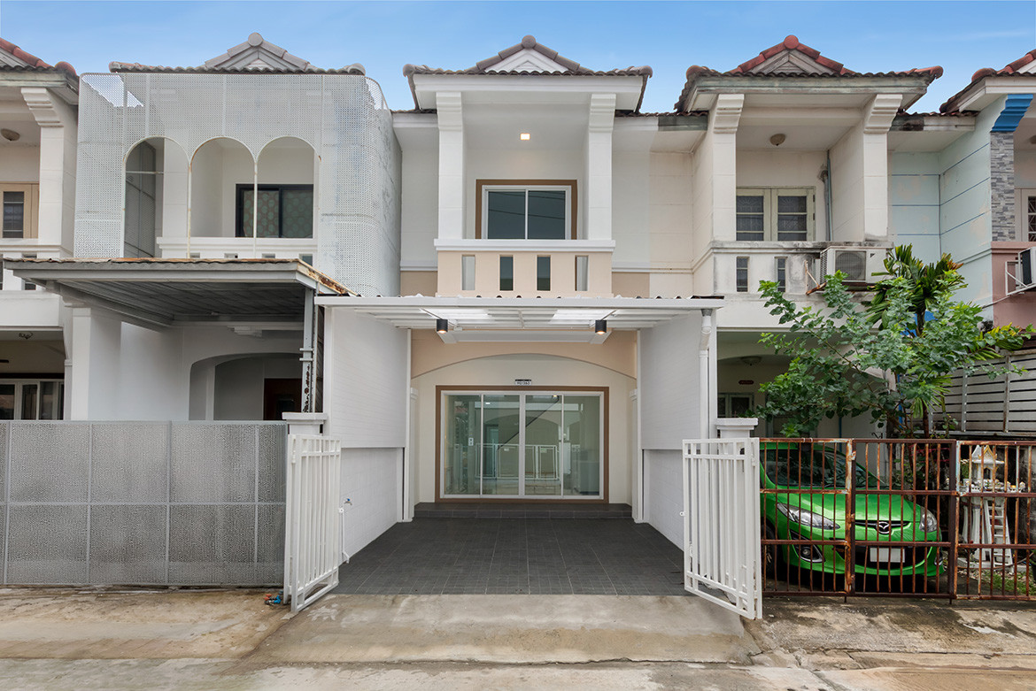 ทาวน์โฮม 2 ชั้น รีโนเวทใหม่ พุทธชาด บางบัวทอง (ซอยเถ้าแก่น้อย) ใกล้สี่แยกบางพลู ต่อเติมครบ หิ้วกระเป๋าเข้าอยู่ได้เลย ทาวน์โฮม 2 ชั้น รีโนเวทใหม่ พุทธชาด บางบัวทอง (ซอยเถ้าแก่น้อย) ใกล้สี่แยกบางพลู ต่อเติมครบ หิ้วกระเป๋าเข้าอยู่ได้เลย