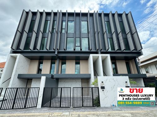 90023 - 4-story Penthouses for sale, LUXURY level, the only one in Chokchai 4, has a Courtyard Living function, allowing light to hit the green area in the middle of the house. Strengthen Feng Shui principles