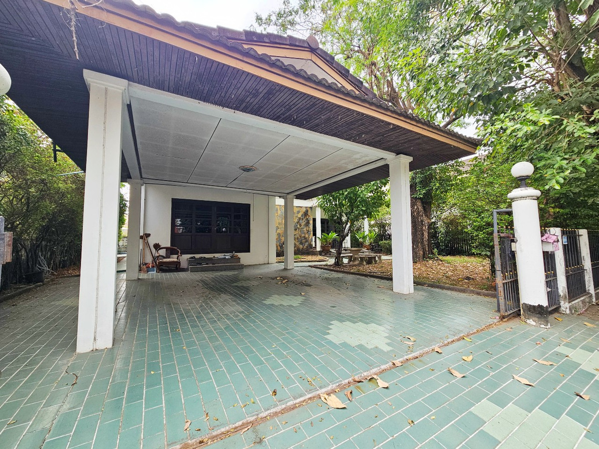 Chuan Chuen Park Ville, Kanchanaphisek Land size 119 sq.wah | 4 Bedrooms | Close to Si Rat Expressway Chuan Chuen Park Ville, Kanchanaphisek Land size 119 sq.wah | 4 Bedrooms | Close to Si Rat Expressway