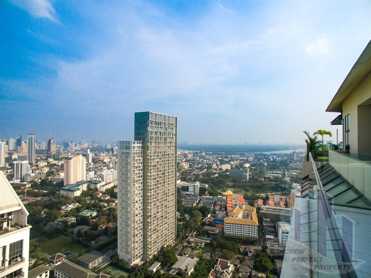 เพนท์เฮาส์พร้อมระเบียงขนาดใหญ่ในสาทร กรุงเทพฯ สำหรับขาย เพนท์เฮาส์พร้อมระเบียงขนาดใหญ่ในสาทร กรุงเทพฯ สำหรับขาย