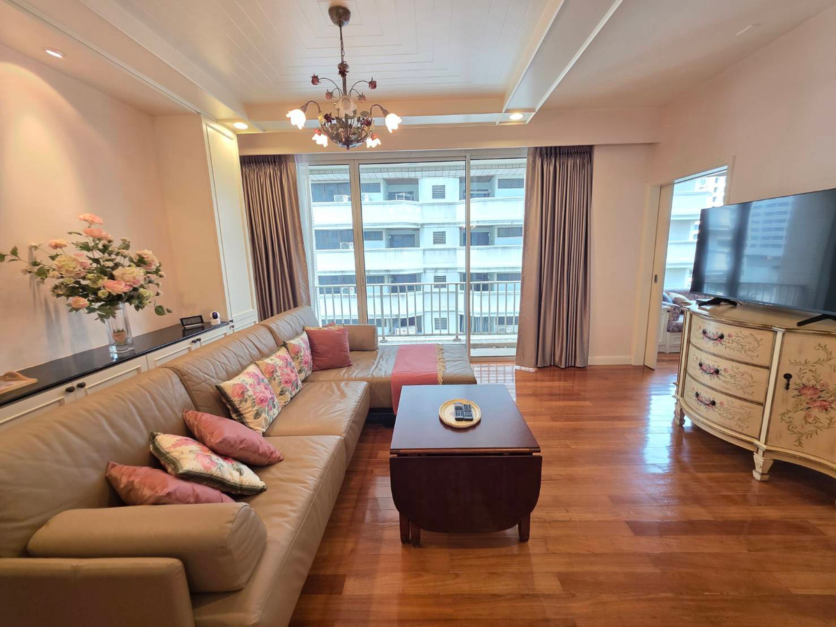 Langsuan Ville: 1+1 bed 1bath 97.05sqm. 17,000,000 transfer fee 50/50 Am: 0656199198 Langsuan Ville: 1+1 bed 1bath 97.05sqm. 17,000,000 transfer fee 50/50 Am: 0656199198