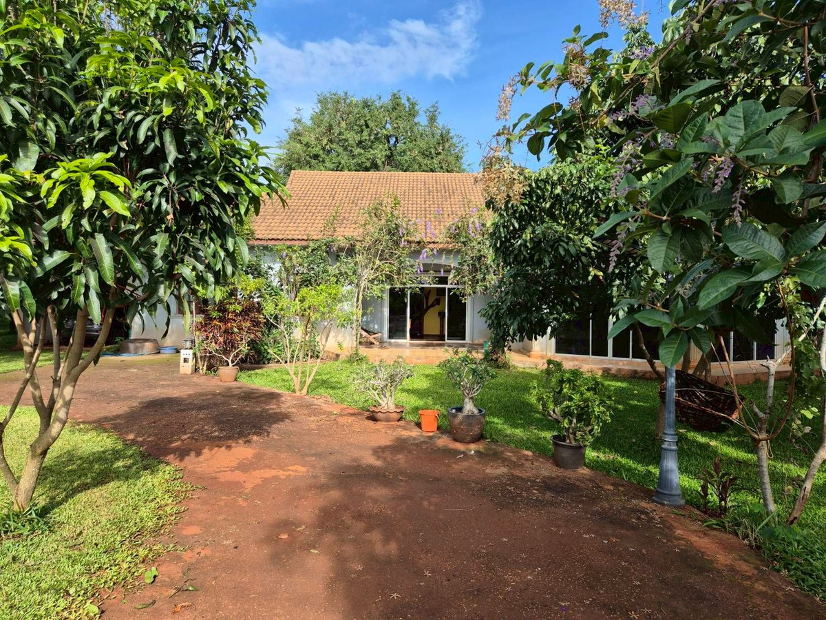 House with land, mountain view location, near Thanarat Road. House with land, mountain view location, near Thanarat Road.