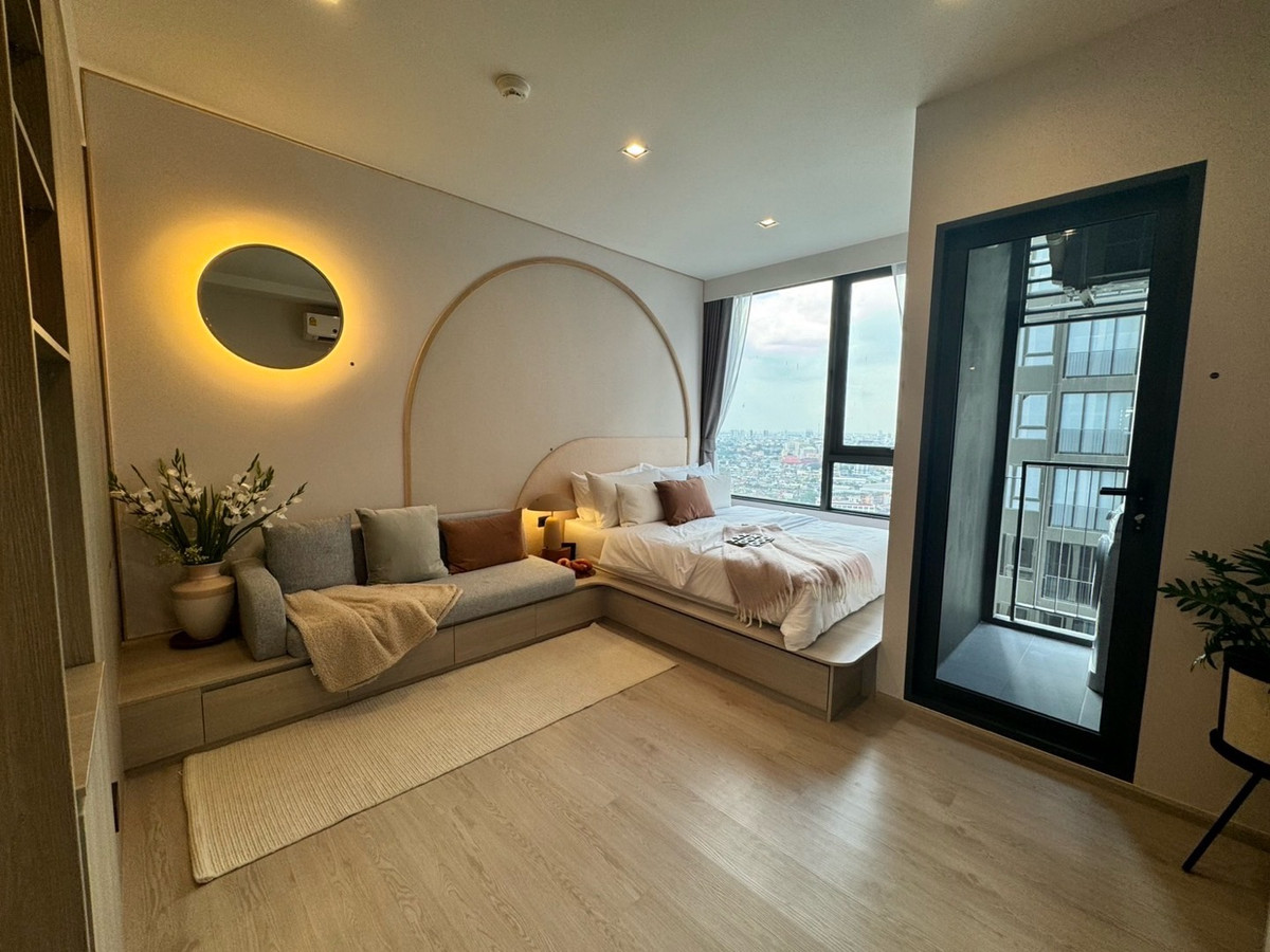 Urgent sale, cheapest price, Reference Sathorn Wongwian Yai, price 3.59 million baht, free furniture, free transfer, this price is real, contact 0869017364