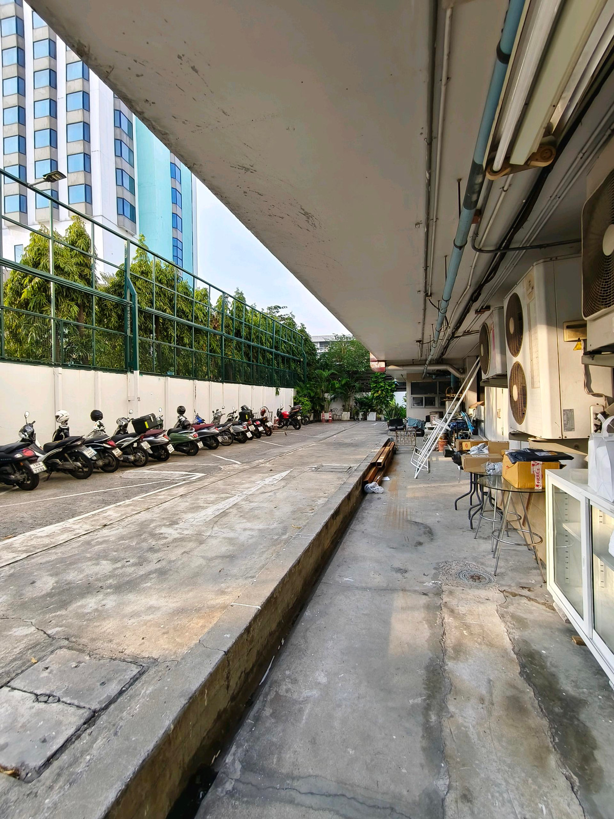 🔥 PRIME LOCATION รัชดา | อาคารขนาดใหญ่ติดถนนหลัก | ใกล้ MRT เพียงไม่กี่ก้าว  อยู่ระหว่าง MRT รัชดา – สุทธิสาร เดินทางสะดวกมาก  – รูปที่ 4