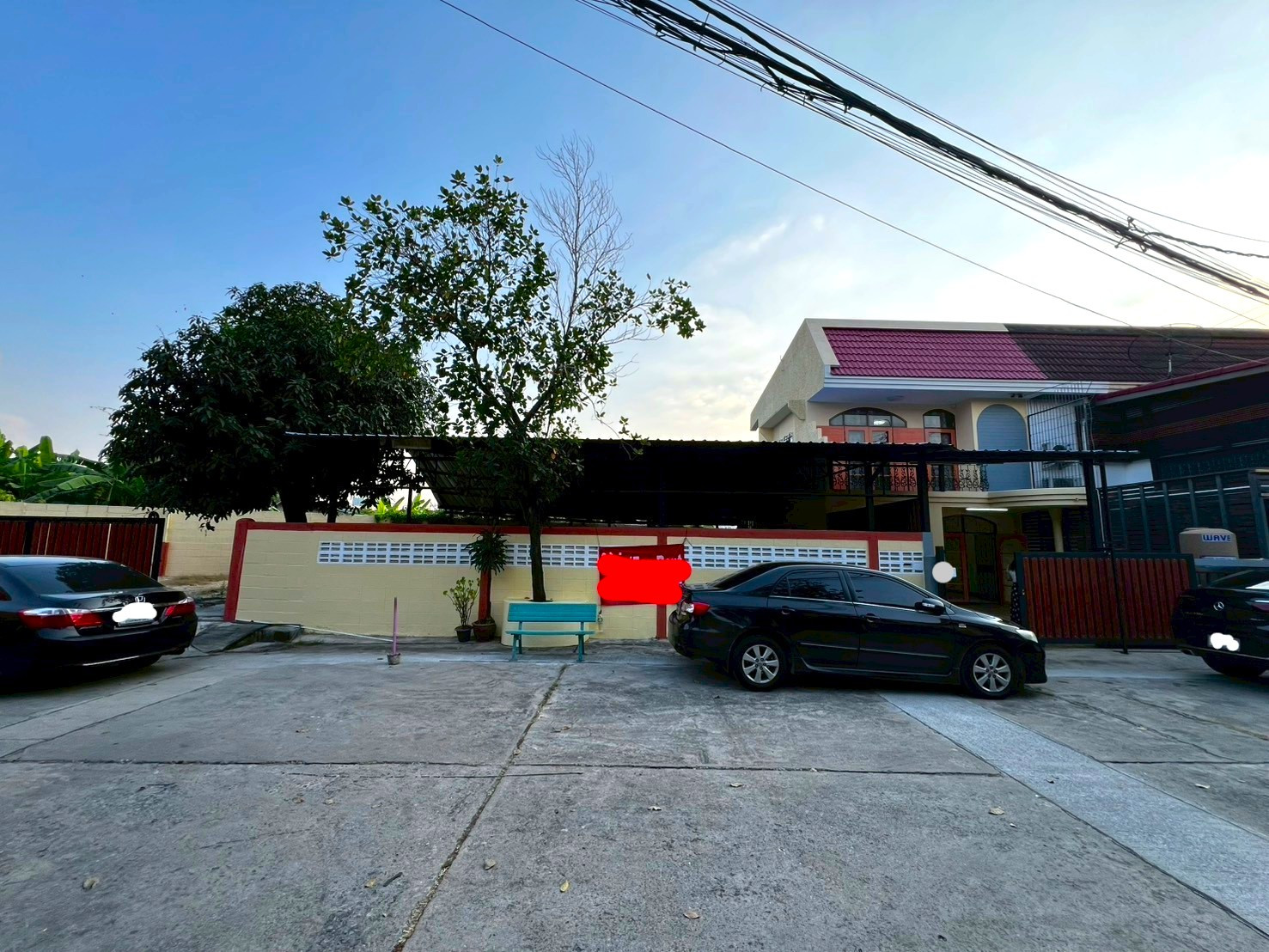 Corner house with land, totaling 80 sq.wa., next to Bong Marche market, flood-free area, suitable for business. Corner house with land, totaling 80 sq.wa., next to Bong Marche market, flood-free area, suitable for business.