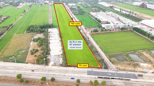 If you miss this plot, there may never be another like it!! For sale: Vacant land with road frontage on 3 sides!! Beautiful rectangular plot. Total land size over 32 Rai, located on Kanchanaphisek Road, Khlong Kamnan Yuean, Khlong Phra Udom, Lat Lum Kaeo.