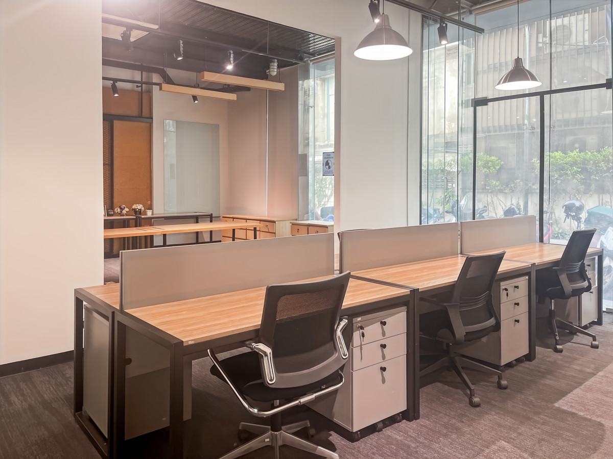 Book a reserved coworking spot or hot desk in Regus W-District Book a reserved coworking spot or hot desk in Regus W-District