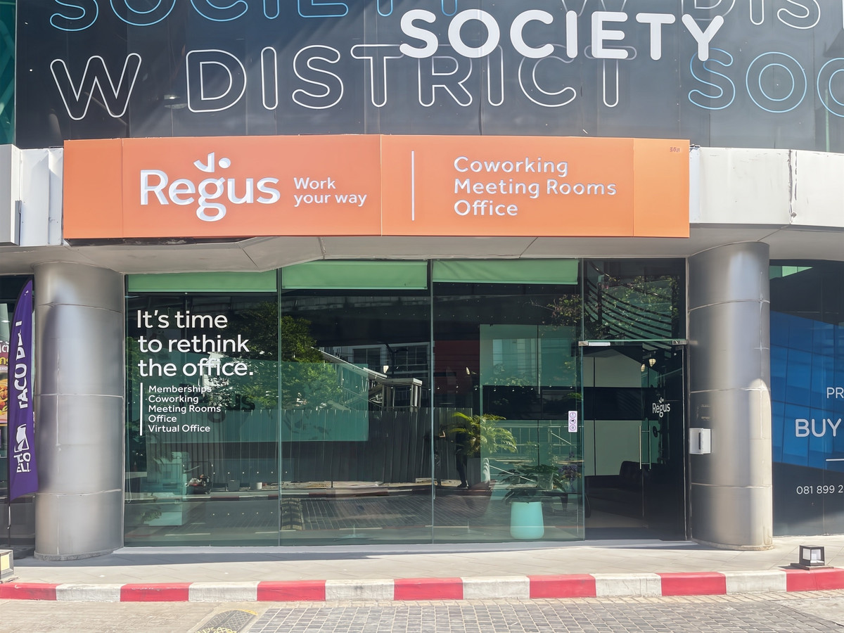 จองที่นั่งโคเวิร์กกิ้งแบบจองล่วงหน้าหรือ hot desk ใน Regus W-District – รูปที่ 2