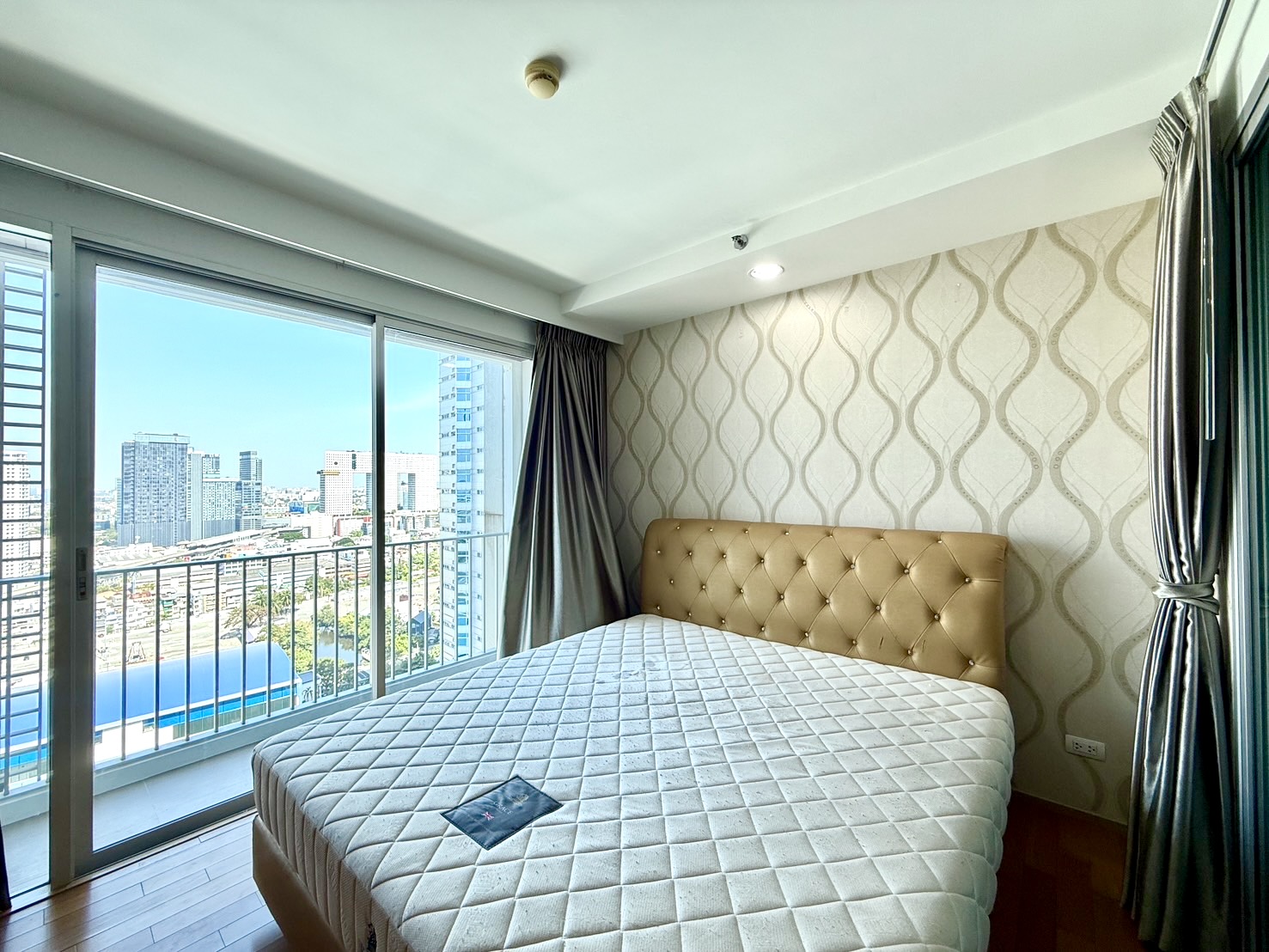 ขายพร้อมผู้เช่า Yeild 5% 🔥  1 ห้องนอน 38sqm ชั้นสูง วิวสวย ใกล้เซนทรัลลาดพร้าว ติด BTS ห้าแยกลาดพร้าว เพียง 3.3 ล้านบาท 📞 สนใจชมห้อง โทร 065-2614622 แทมมี่