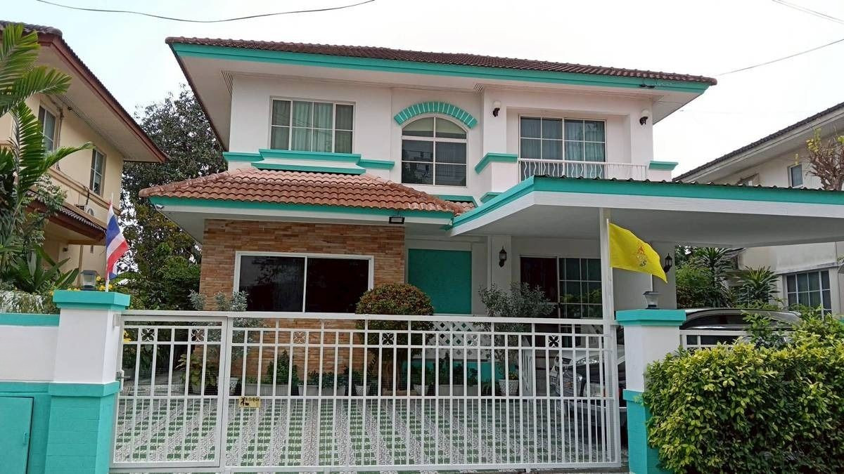 Selling at the best price, Manthana Village 2, Rama 9 Wongwaen, near Suvarnabhumi Airport. and The Mall Bangkapi, a house with 4 bedrooms, 4 bathrooms, with a bedroom on the ground floor. Quick response 064-974-2441 Selling at the best price, Manthana Village 2, Rama 9 Wongwaen, near Suvarnabhumi Airport. and The Mall Bangkapi, a house with 4 bedrooms, 4 bathrooms, with a bedroom on the ground floor. Quick response 064-974-2441