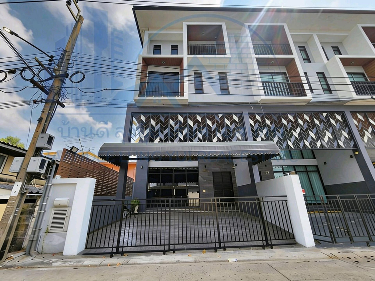 ให้เช่า Townhome Luxury ลาดพร้าว-วังหินซอย 4 สวยใหญ่มาก 🎋🎄🎄豪华联排别墅出租,位于拉抛-旺欣巷4号。环境优美,空间宽敞。 ให้เช่า Townhome Luxury ลาดพร้าว-วังหินซอย 4 สวยใหญ่มาก 🎋🎄🎄豪华联排别墅出租,位于拉抛-旺欣巷4号。环境优美,空间宽敞。