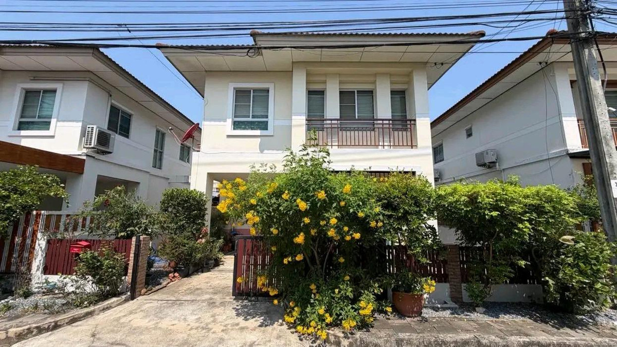 For Sale: Baan Prompat 2, Soi Entrance - Semi-Detached House with a Detached Feel, Near Satit Pattana School For Sale: Baan Prompat 2, Soi Entrance - Semi-Detached House with a Detached Feel, Near Satit Pattana School