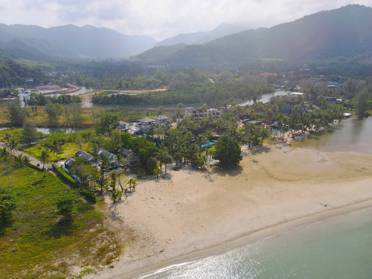 ขาย Pool Villa เกาะช้าง (วิวทะเล หาดส่วนตัว ภูเขาล้อมรอบ) เนื้อที่ 355 ตร.วา 700 ตร.ม. สระว่ายน้ำสุดหรู จอดรถได้ 5-6 คัน ขาย Pool Villa เกาะช้าง (วิวทะเล หาดส่วนตัว ภูเขาล้อมรอบ) เนื้อที่ 355 ตร.วา 700 ตร.ม. สระว่ายน้ำสุดหรู จอดรถได้ 5-6 คัน