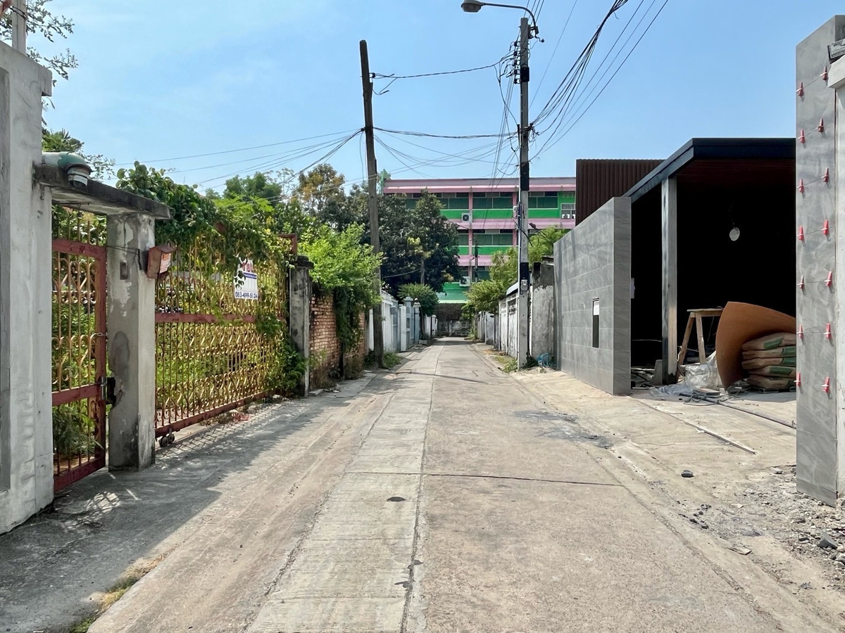 ขายที่ดินพร้อมบ้าน 68วา. ซอยเอกชัย41 กำนันแม้น กัลปพฤกษ์ ตรงข้ามศาลแพ่งธนบุรี เข้าซอย 100เมตร