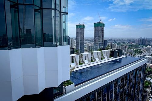 ✨ For Sale: Life Asoke - Rama 9 Condo ✨  💰 Only 5,500,000 THB