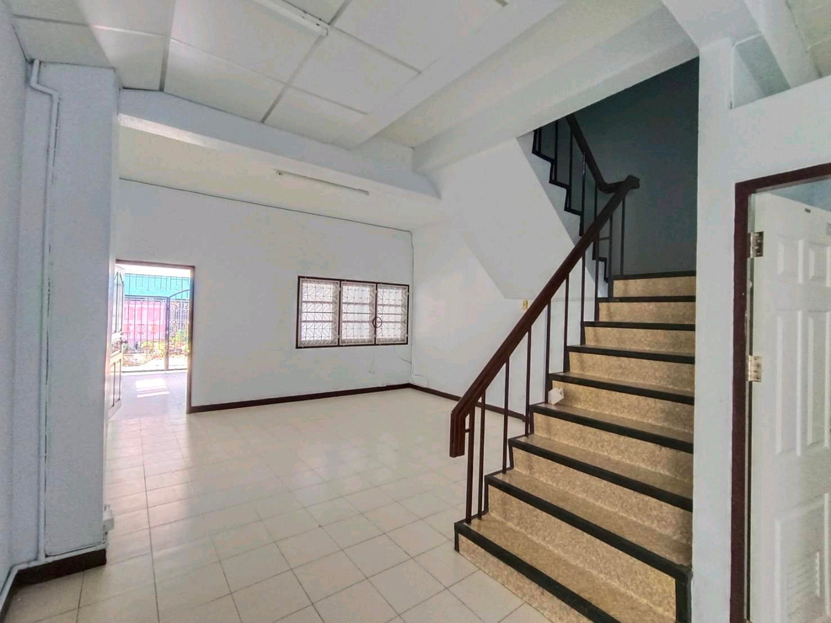 💥Urgent sale!! 3-story townhouse (corner house), Rin Thong Village, Soi Ramkhamhaeng 190, Min Buri Subdistrict, Min Buri District, Bangkok. – รูปที่ 4