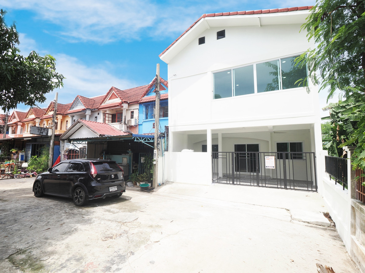For sale at a special price, 2-story townhouse, Sweet Home Park Village, size 30.7 sq m, 4 bedrooms, 3 bathrooms, 1 parking space, beautiful house, corner house, very good location, excellent functions, fully furnished, wide area, newly renovated, ready t – รูปที่ 2