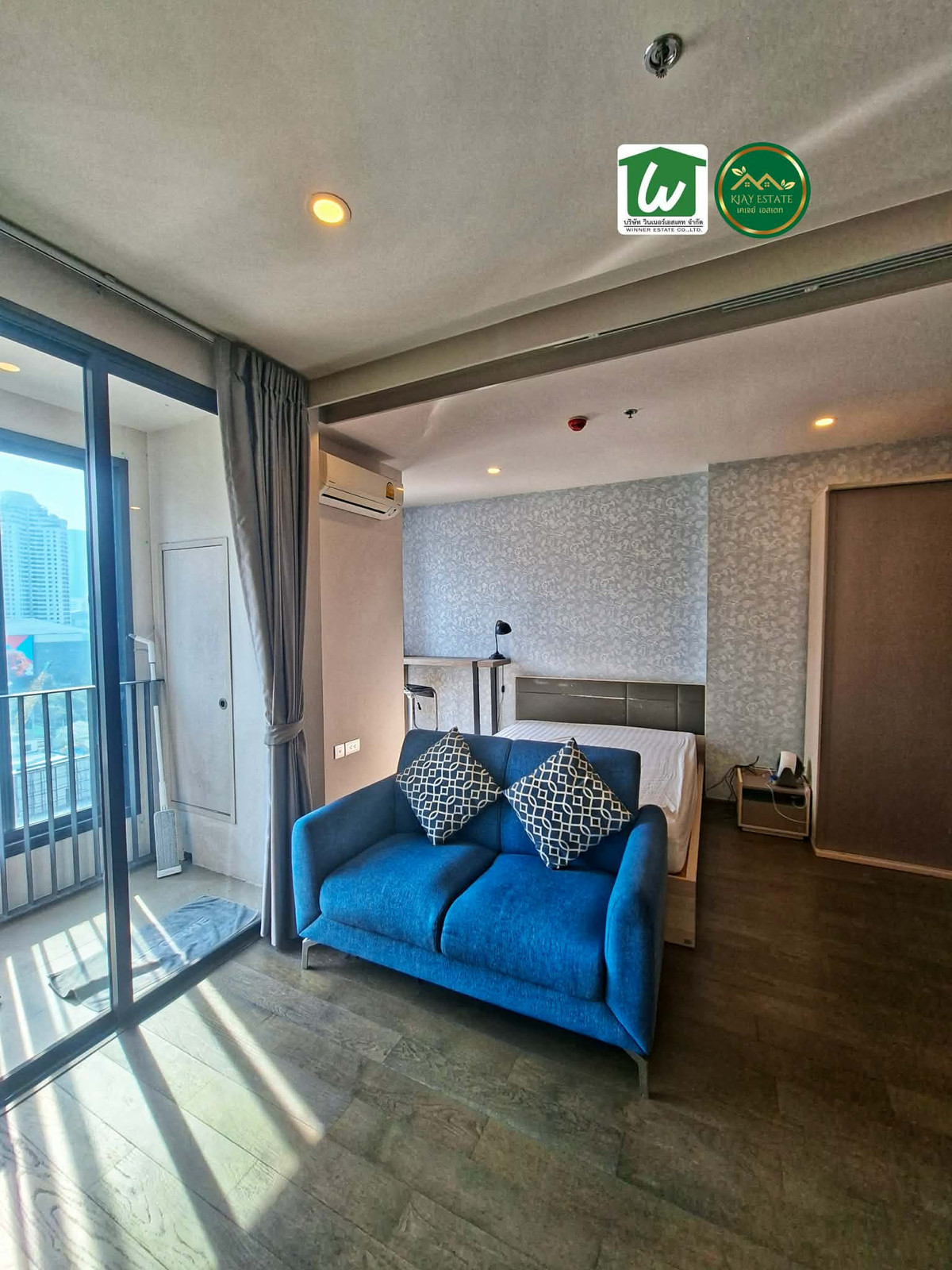 Urgent for rent, beautiful room, Baiyoke Tower view, BTS Ratchathewi, private elevator in every room, best price.