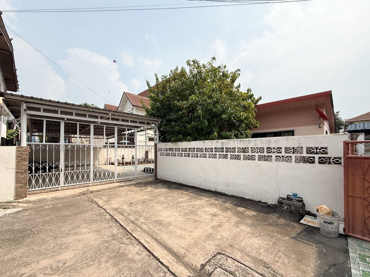 ขายด่วน ที่ดินพร้อมบ้าน 64 ตร.ว เข้าซอยพัฒนาการ 50 เพียง 500 ม. ตรว.ละ 117,000.- ขายด่วน ที่ดินพร้อมบ้าน 64 ตร.ว เข้าซอยพัฒนาการ 50 เพียง 500 ม. ตรว.ละ 117,000.-