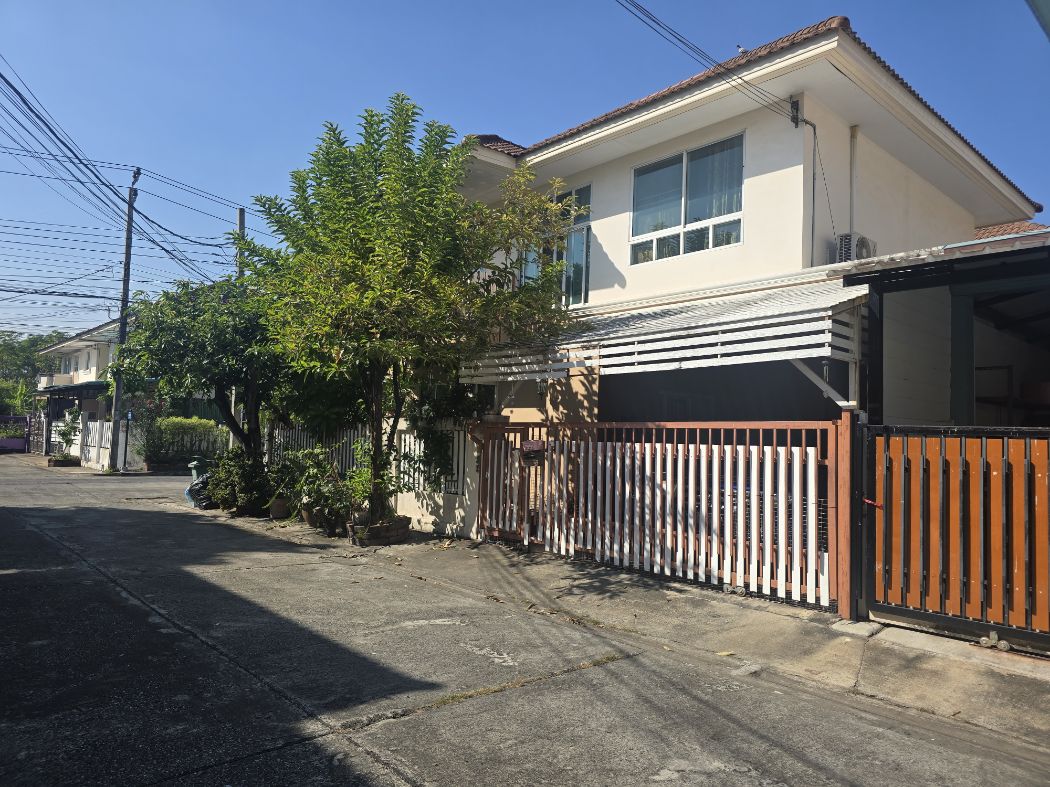 Single house for sale in Arunwan 4 Village, corner unit, 41.4 sq.wa, at the beginning of the project. Single house for sale in Arunwan 4 Village, corner unit, 41.4 sq.wa, at the beginning of the project.
