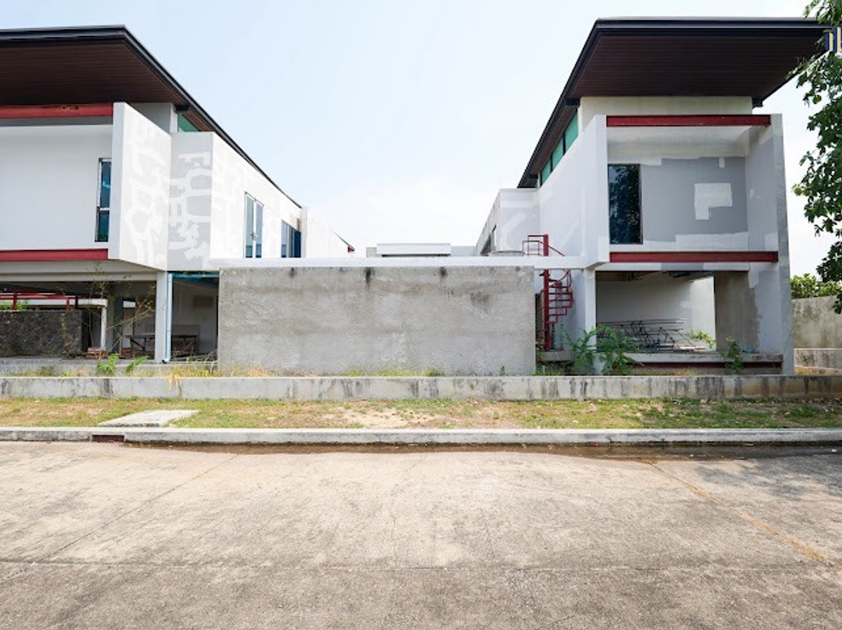 รอคุณมาเนรมิต ให้เป็นบ้านในฝัน !! พื้นที่เยอะ มีสระว่ายน้ำ ! หลังมุมเงียบสงบ ! ขายบ้านเดี่ยวหลังใหญ่ปัญญาอินทรา P.7 362.7 ตร.วา 1,600 ตร.ม 9 นอน 10 น้ำ 5 จอดใกล้แฟชั่นไอส์แลนด์ ! ด่วนมาก – รูปที่ 3