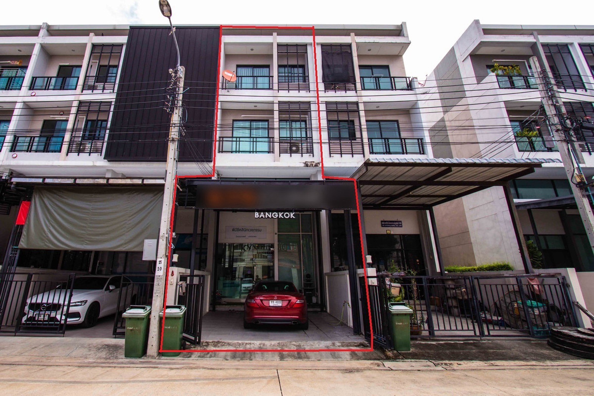 เหมาะมากหากเริ่มทำธุรกิจ!!! ขายโฮมออฟฟิศ 3.5 ชั้น โครงการ Work Place ราชพฤกษ์-จรัญฯ เดินทางสะดวก ใกล้ถนนเส้นหลักหลายเส้น และ Mrt บางหว้า ทำเลดีที่จอดรถกว้างขวางเหมาะแก่การทำการค้า ขนาดพื้นที่ 26.2 ตารางวา ราคาพิเศษ!