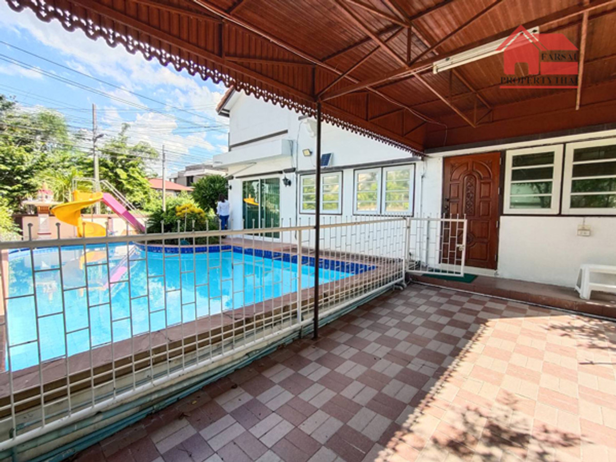 ให้เช่าบ้านเดี่ยว 2 ชั้น สระว่ายน้ำในตัว เนื้อที่ 130 ตร.ว 4ห้องนอน 3ห้องน้ำ แอร์ เฟอร์ครบ ถนนรามคำแหง เขตสะพานสูง ราคาเช่า 42,000 บ/ด สนใจติดต่อคุณเดือน 086-367-4148  ( 泰国房地产公司可以说中文请打电话。081-732-9189  Line : fs258  微信密码 F0817329189  ) – รูปที่ 2