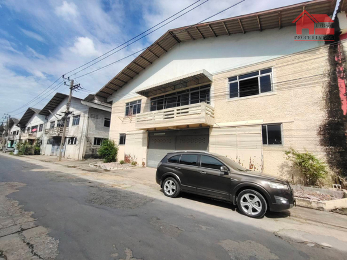 ให้เช่าอาคารโกดัง/คลังสินค้าเนื้อที่ 180 ตร.วพื้นที่ใช้สอยรวม 1,240 ตร.ม ออฟฟิศ ไฟฟ้า 3 เฟส ถนนลำลูกา คลอง 3-4 ราคาเช่า 50,000 บ/ด  ติดต่อคุณเดือน 086-367-4148  081-732-9189 ( 泰国房地产公司可以说中文请打电话。081-732-9189  Line : fs258  微信密码 F0817329189  ) – รูปที่ 3