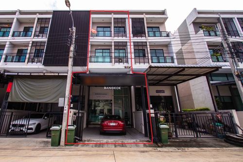เหมาะมากหากเริ่มทำธุรกิจ!!! ขายโฮมออฟฟิศ 3.5 ชั้น โครงการ Work Place ราชพฤกษ์-จรัญฯ เดินทางสะดวก ใกล้ถนนเส้นหลักหลายเส้น และ Mrt บางหว้า ทำเลดีที่จอดรถกว้างขวางเหมาะแก่การทำการค้า ขนาดพื้นที่ 26.2 ตารางวา ราคาพิเศษ!