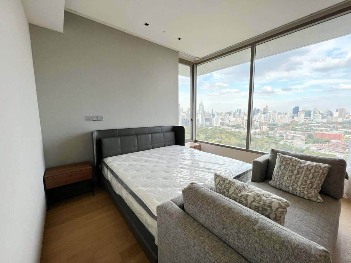 Saladaeng One / Rare Item 3 Bed park view ready to move in. / 3 bed 224 sq.m.Tel. 0937890899 Saladaeng One / Rare Item 3 Bed park view ready to move in. / 3 bed 224 sq.m.Tel. 0937890899