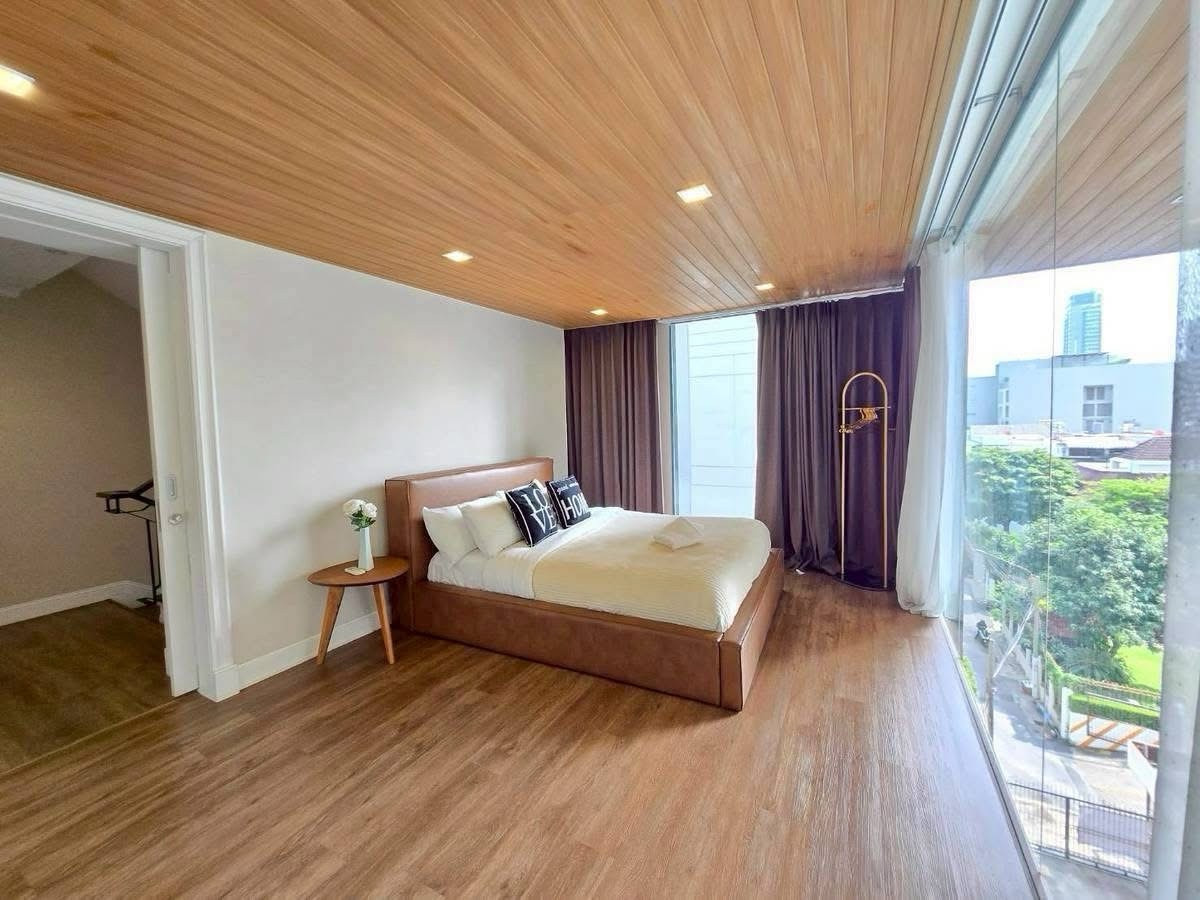 Luxury House Sukhumvit49/1 with Elevator & Private, 4 bedroom only 5 minute to BTS Promphong – รูปที่ 3