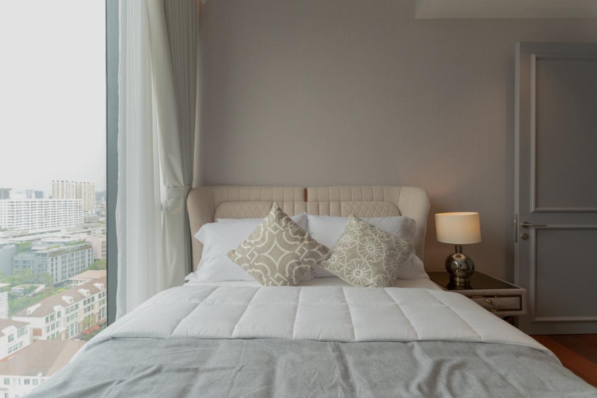 🔥For Rent Now🔥 Khun by U Sansiri Luxury 2-bedroom condo in the heart of Thonglor. Beautiful, unobstructed view. Fully furnished and ready to move in.