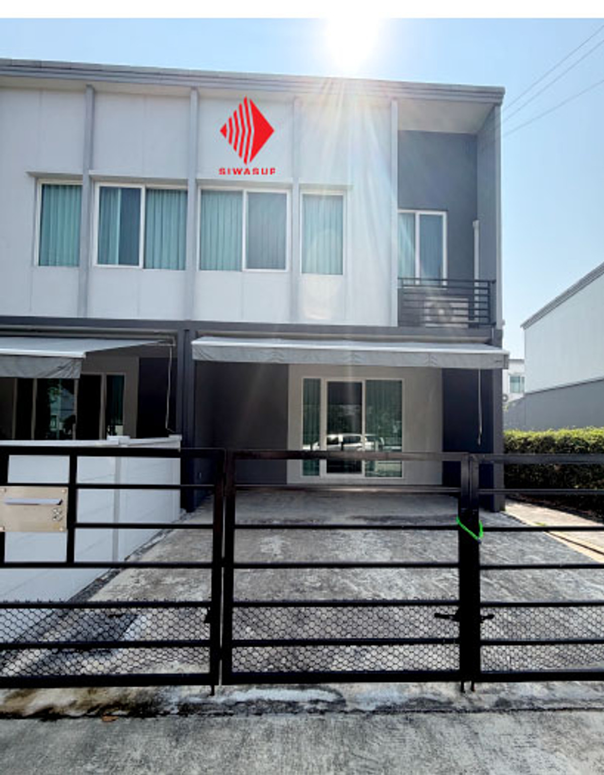 Pleno Ramintra-Bangchan, corner house, side of the house is open, next to a garden. Enter Soi Ramintra 117, less than 1 km. Close to the Bang Chan BTS. Prices can be much lower than this! Pleno Ramintra-Bangchan, corner house, side of the house is open, next to a garden. Enter Soi Ramintra 117, less than 1 km. Close to the Bang Chan BTS. Prices can be much lower than this!