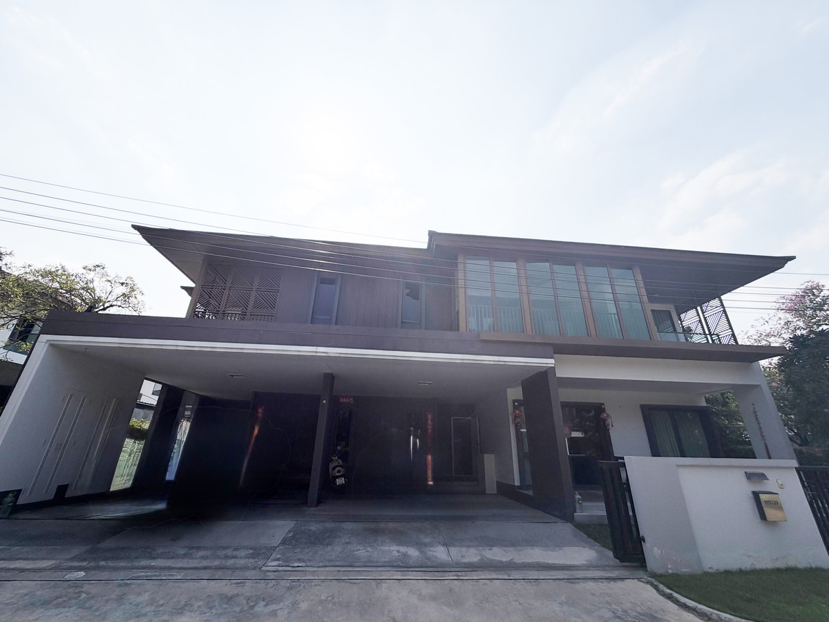 บ้านเดี่ยว บุราสิริ พัฒนาการ 6 ห้องนอน 6 ห้องน้ำ 1 อ่างอาบน้ำ 1 ห้องพระ 2 ห้องนั่งเล่น 4 ที่จอดรถ แบบบ้าน AMANWANA 