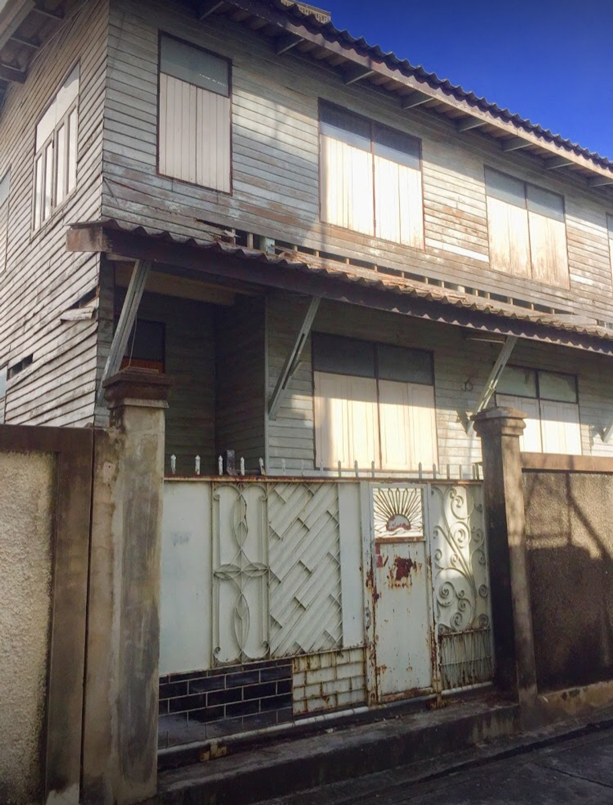 Land for sale in Charoen Nakhon 14, Intersection 14 Land area 18.50 sq m. Near Icon Siam department store