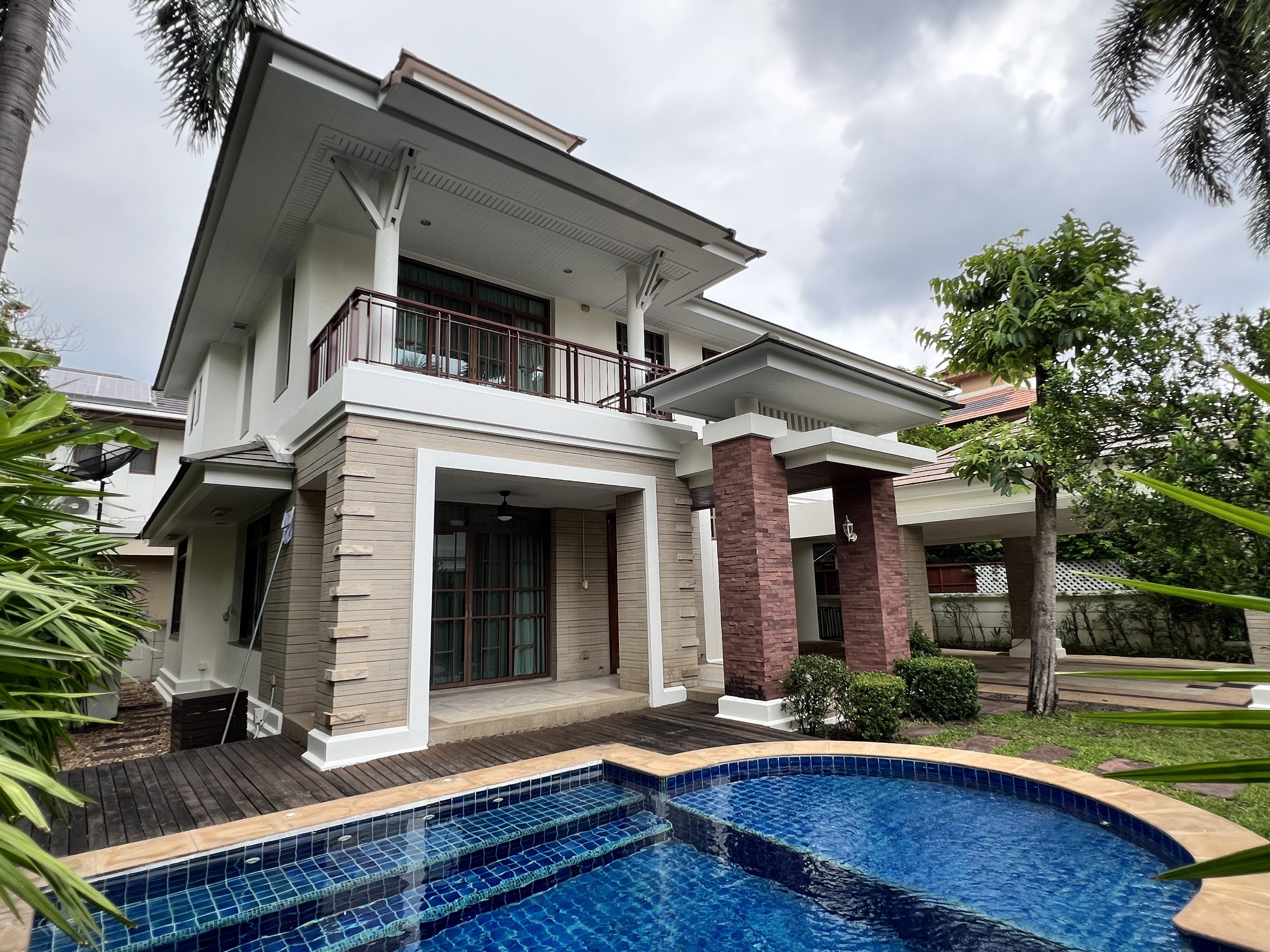 Pool Villa For RENT : Narasiri Pattanakan only 20 minute to Thonglor, 5 bedrooms