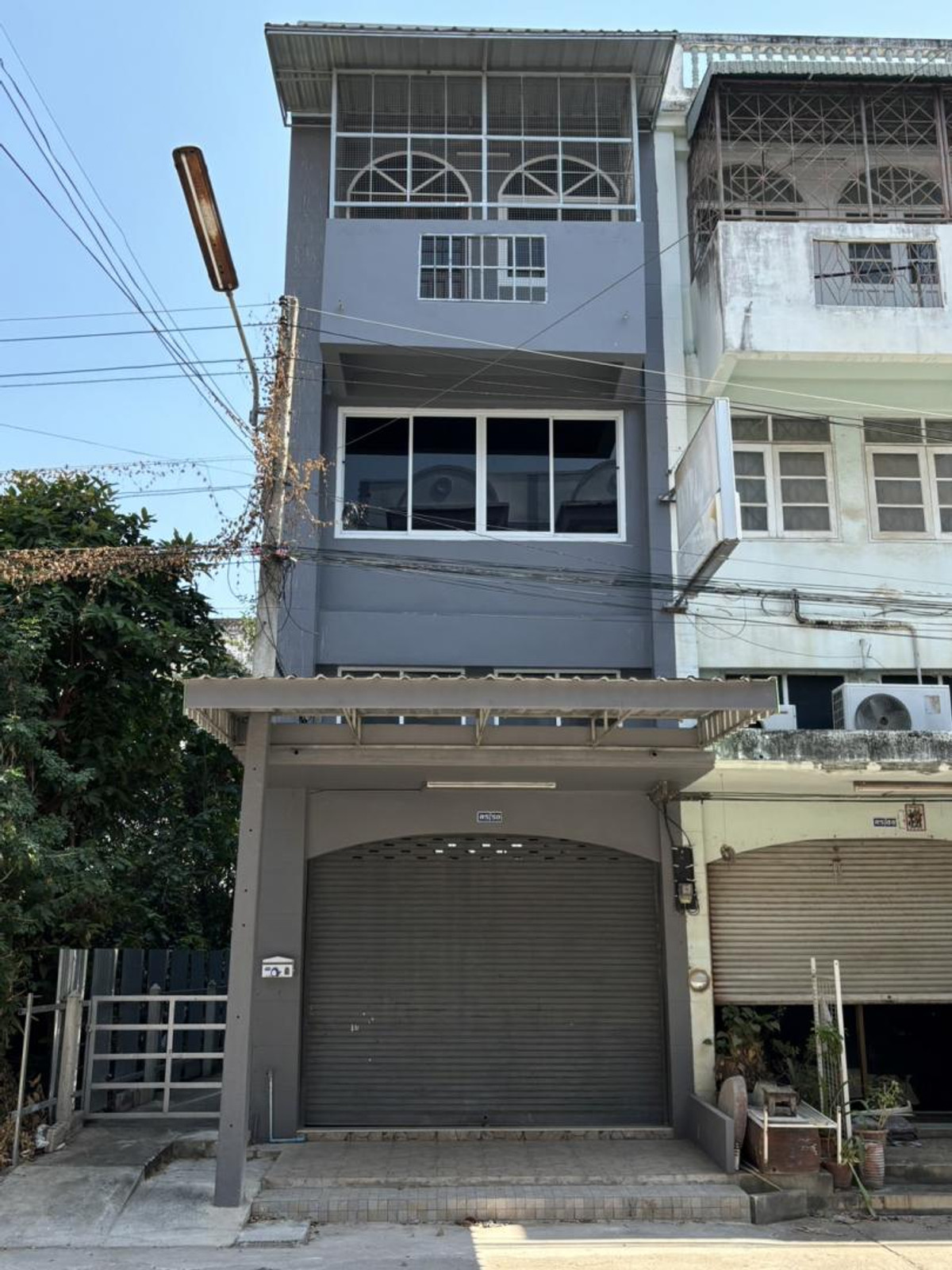 ( selling directly) Bargain! 3.5-story corner shophouse, 28.2 sq.wa., on Kathathorn Road, near Ratchaburi Hospital and Lotus. ( selling directly) Bargain! 3.5-story corner shophouse, 28.2 sq.wa., on Kathathorn Road, near Ratchaburi Hospital and Lotus.