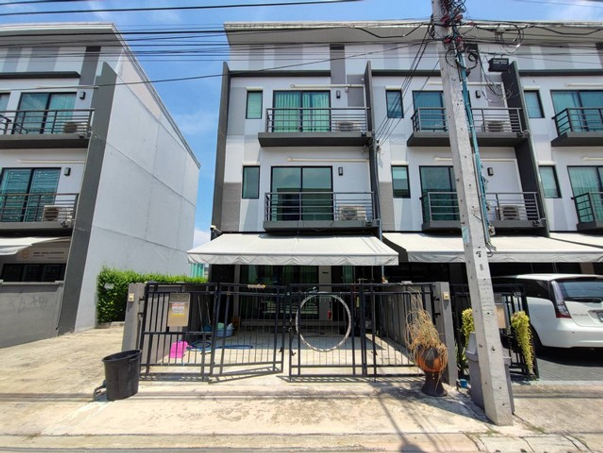 Townhome for rent, Baan Klang Muang The Paris, Rama 9, Ramkhamhaeng, Krungthep Kreetha 7, corner house, ready to move in. Townhome for rent, Baan Klang Muang The Paris, Rama 9, Ramkhamhaeng, Krungthep Kreetha 7, corner house, ready to move in.