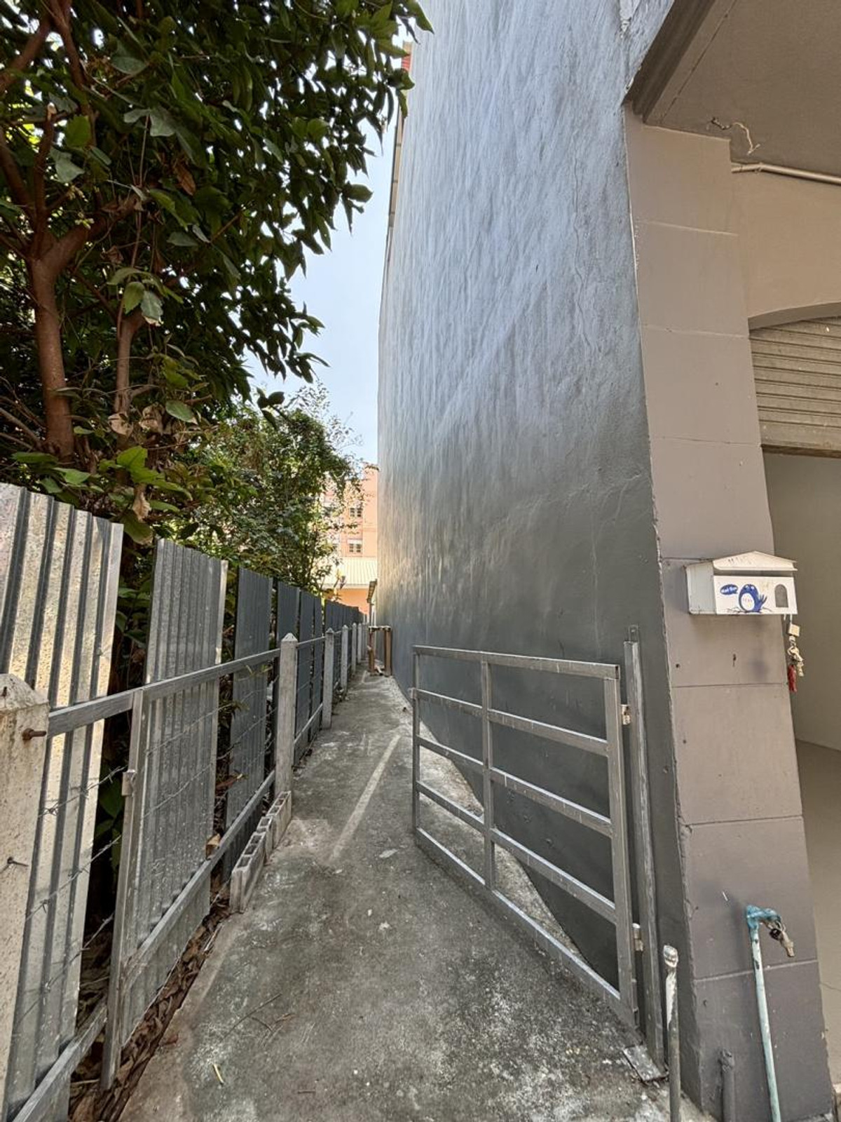 ( selling directly) Bargain! 3.5-story corner shophouse, 28.2 sq.wa., on Kathathorn Road, near Ratchaburi Hospital and Lotus. – รูปที่ 3