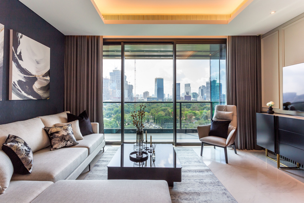 Sindhorn Tonson Sell/Rent: 1bed 1bath 87sqm. Sell: 21,900,000 Rent: 120,000/mth. Am: 0656199198