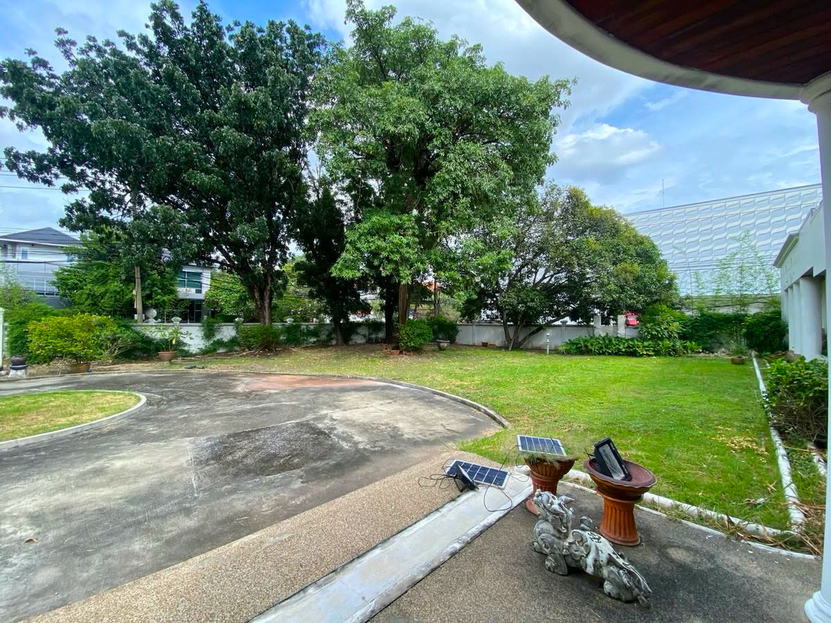 ขาย บ้านเลียบด่วนเอกมัย-รามอินทรา (ทำเลสะดวก ที่ดินสี่เหลี่ยมจัตุรัส) เนื้อที่ 469 ตารางวา 10 ห้องนอน 12 ห้องน้ำ 1200 ตร.ม. จอดรถได้ 6-8 คัน – รูปที่ 2