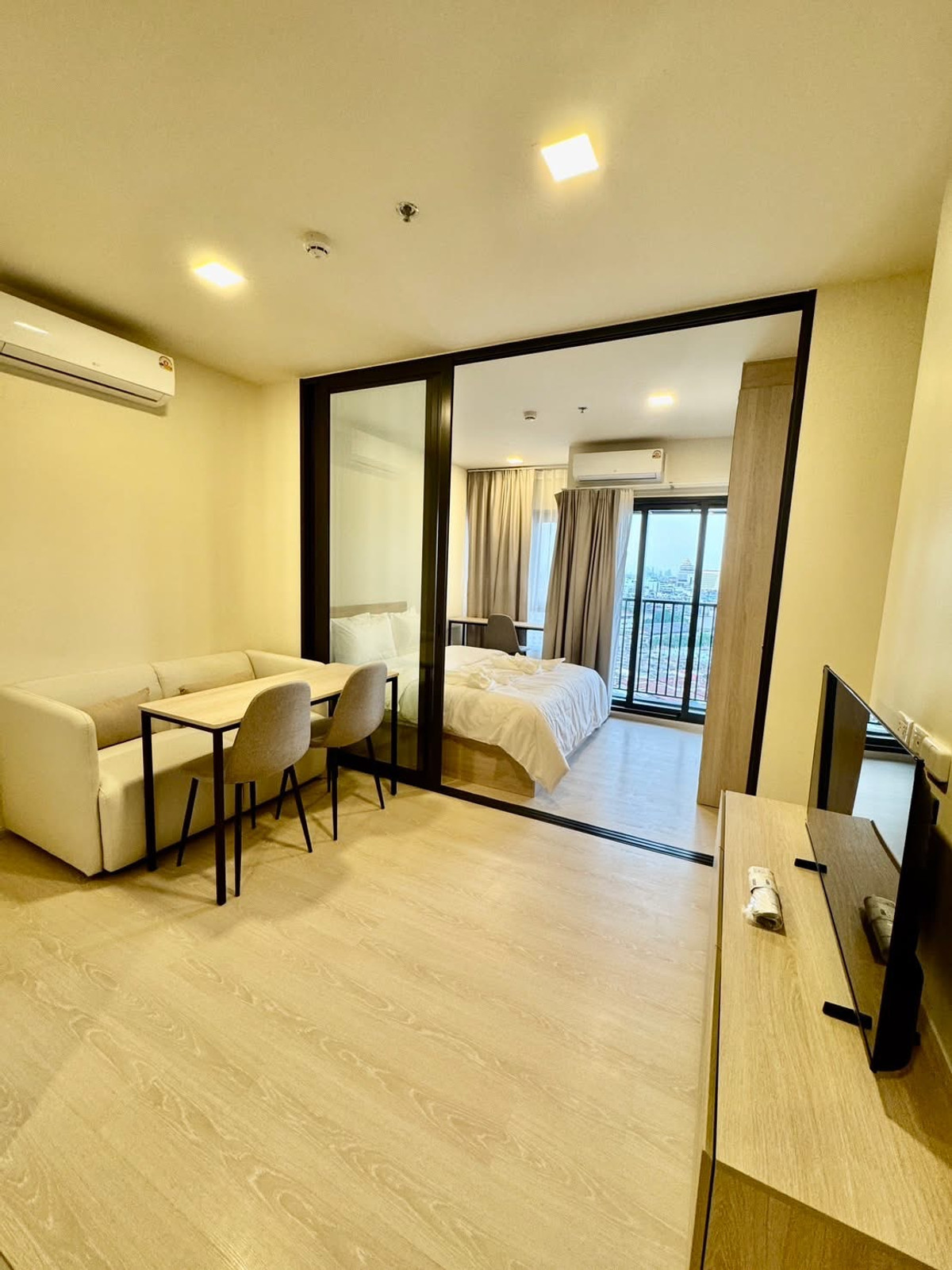 for rent Flo by sansiri 1 bed super deal 🌈⭐️ for rent Flo by sansiri 1 bed super deal 🌈⭐️