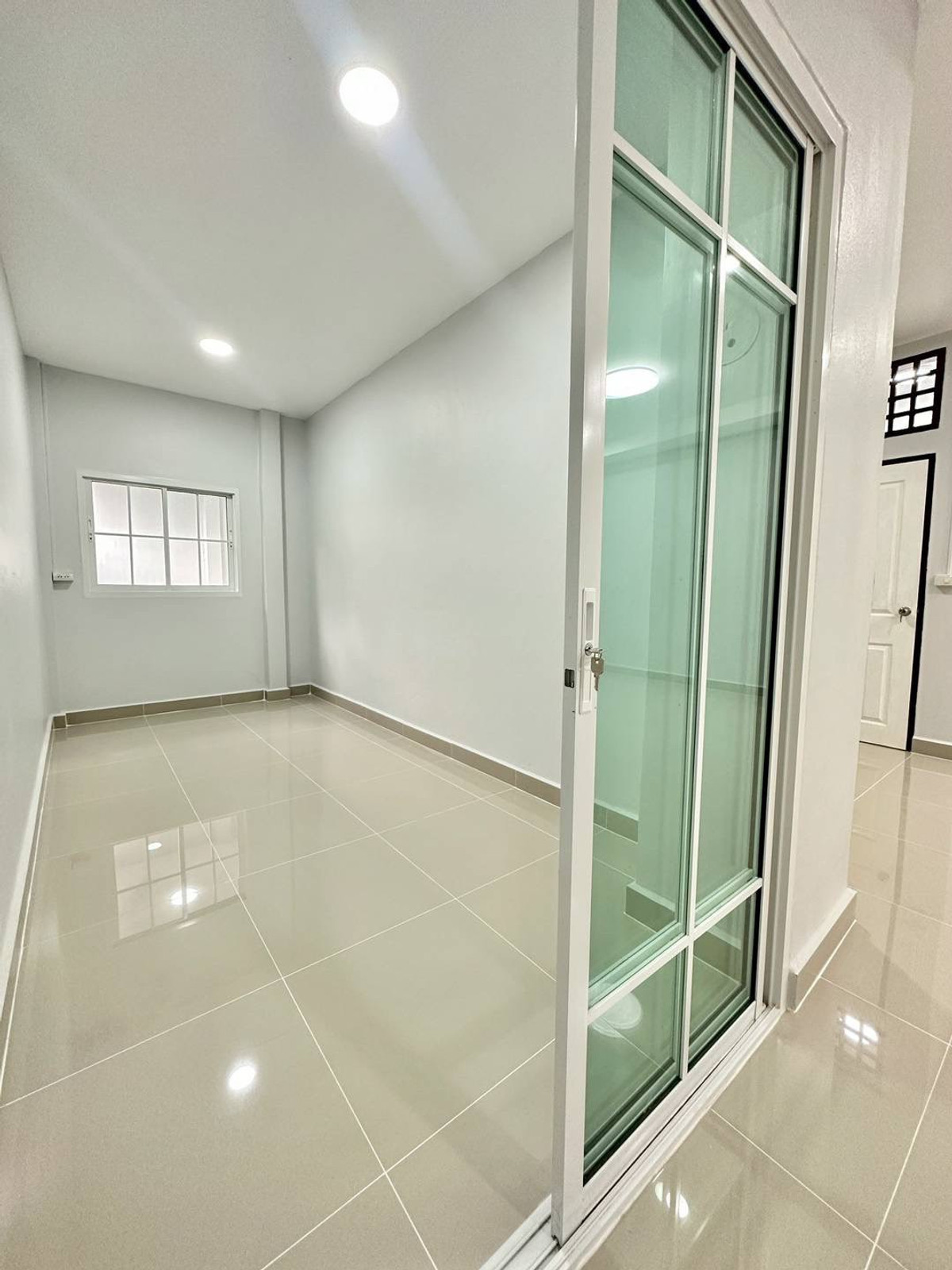 รีโนเวทขายทาวน์เฮ้าส์ 28.4 ตร.ว หมู่บ้านอุบลชาติ2 (ไทรม้า – ท่าอิฐ) หลังมุม – รูปที่ 4
