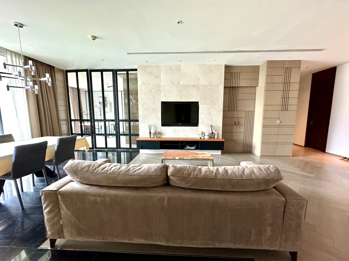 The Park Chidlom: 2bed 2.5bath + maid 145sqm 41,900,000 Am: 0656199198 The Park Chidlom: 2bed 2.5bath + maid 145sqm 41,900,000 Am: 0656199198
