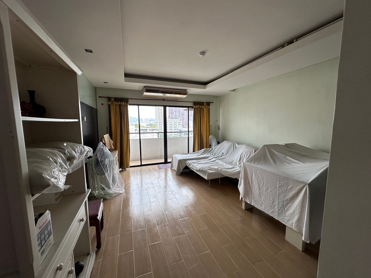 Centurion Park  Big 1  bedroom  75k / ตรม. ทำเล ฮารีย์ ซฮย5 ตึกเก่าห้องใหญ่มาก 64ตรม. 